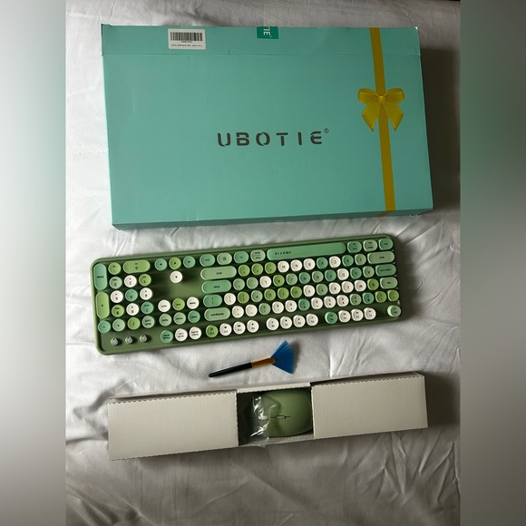 Viral tik tok keyboard and mouse - Picture 1 of 4